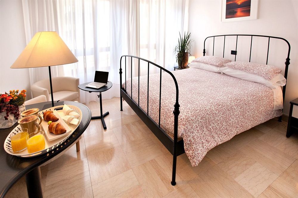 Hotel Provenza Ventimiglia Exteriör bild